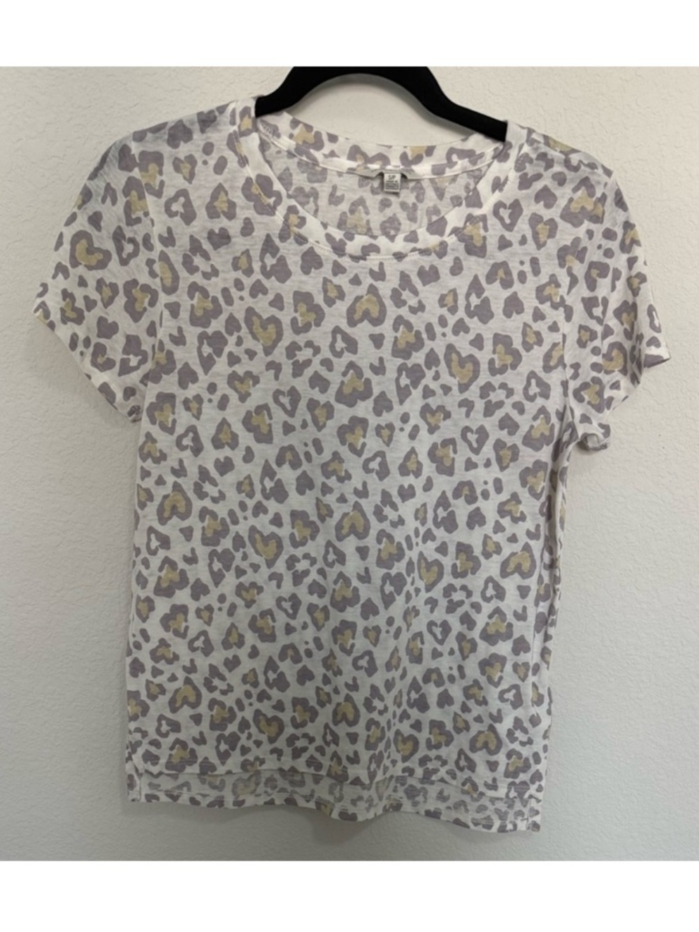 Lucky Brand Heart Leopard Animal Print Short Sleeve Scoop Neck Tee T Shirt Small